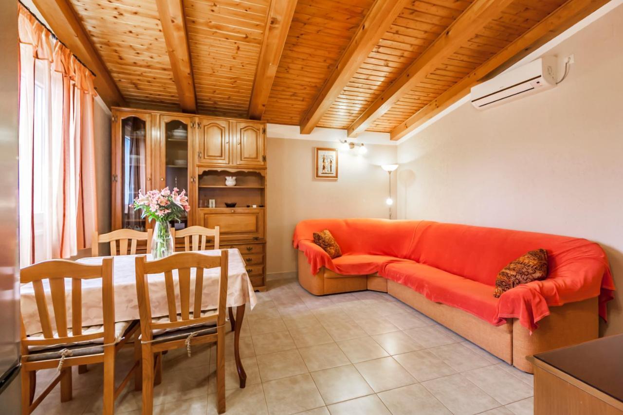 Holiday Home Lana 라빈 외부 사진
